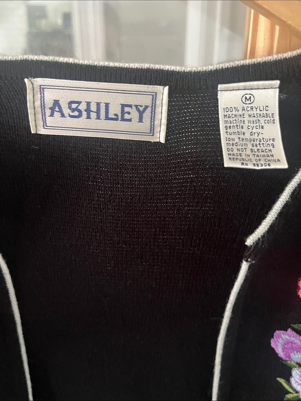 Ashley Vintage embroidered dark floral open Cardigan Sz medium - Picture 2 of 5